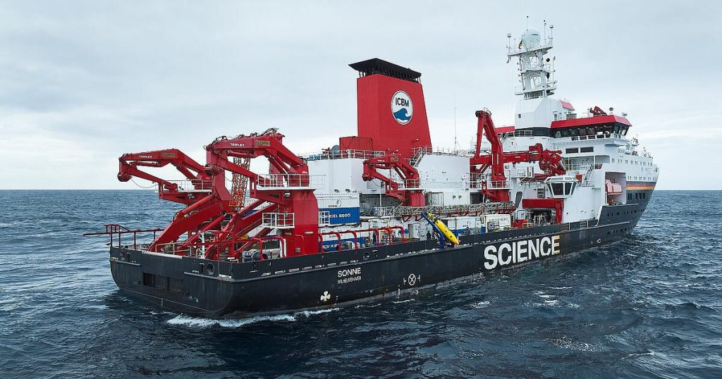 The research vessel SONNE has set sail from San Diego into the Pacific. Its destination is the Clarion-Clipperton Zone near the equator, where the largest known seabed deposits of polymetallic nodules are located. (Image credit: Tim Kalvelage)